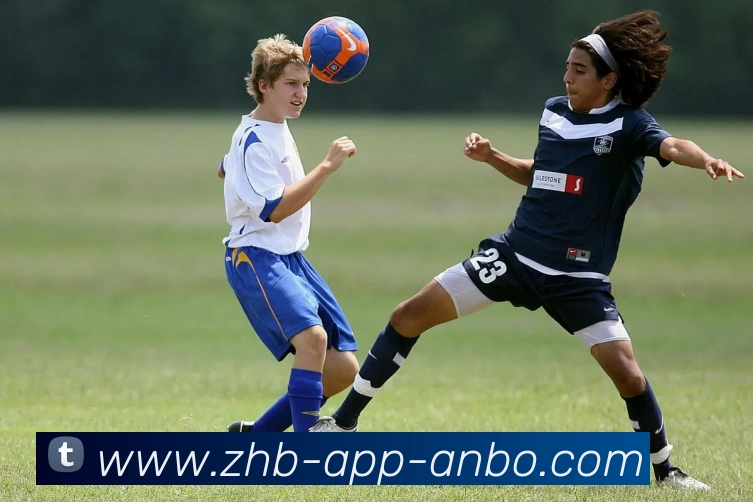 足球沟通训练如何改善队员之间的非语言战术传递